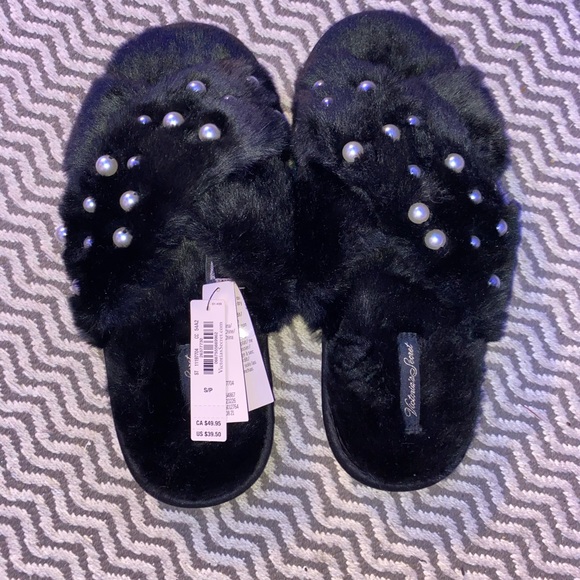 Fluffy black slippers from Victoria Secret - Picture 2 of 5